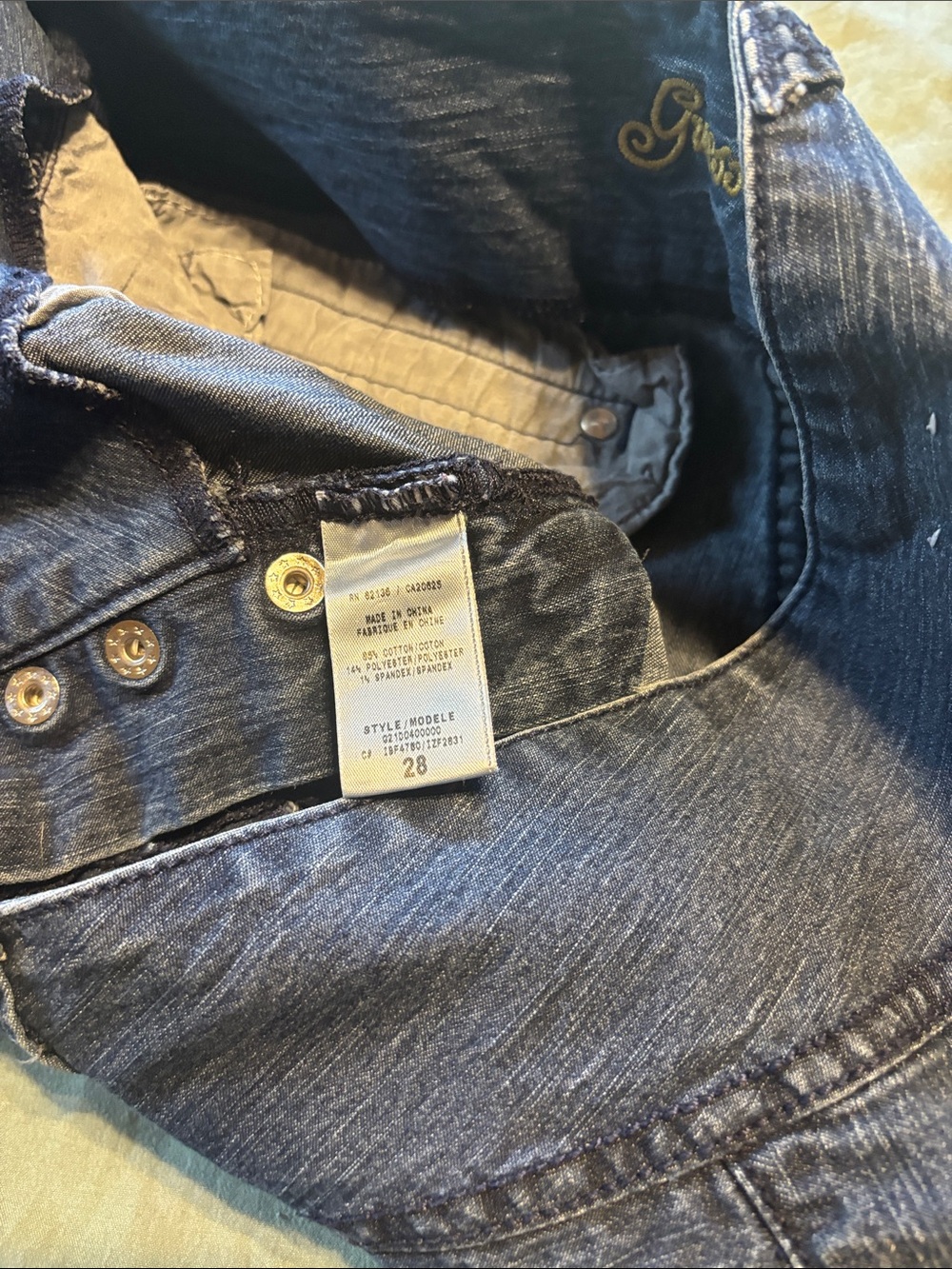Guess Jean shorts - Picture 3 of 4